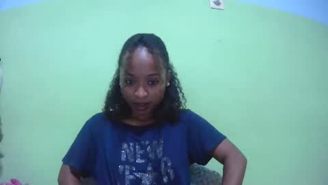 Snapshot of francine925426 chatting on January 15, 8:30 am francine925426 online show from January 15, 8:30 am