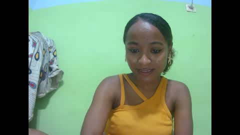 Snapshot of francine925426 chatting on January 18, 8:18 am francine925426 online show from January 18, 8:18 am