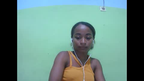 Snapshot of francine925426 chatting on January 18, 9:51 pm francine925426 online show from January 18, 9:51 pm