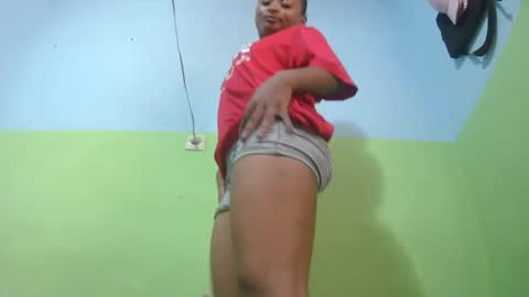 Snapshot of francine925426 chatting on February 4, 7:25 am francine925426 online show from February 4, 7:25 am