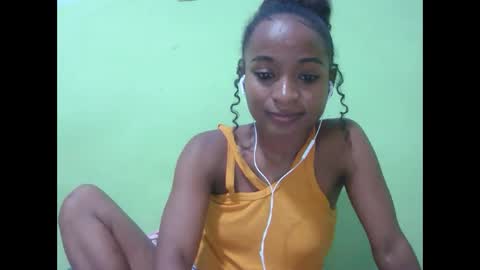 Snapshot of francine925426 chatting on February 4, 7:42 pm francine925426 online show from February 4, 7:42 pm