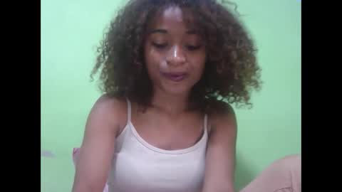 Snapshot of francine925426 chatting on February 7, 9:35 am francine925426 online show from February 7, 9:35 am