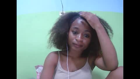 Snapshot of francine925426 chatting on February 8, 11:24 am francine925426 online show from February 8, 11:24 am