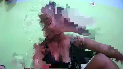 Snapshot of francine925426 chatting on February 16, 6:31 am francine925426 online show from February 16, 6:31 am