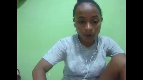 Snapshot of francine925426 chatting on February 16, 6:37 pm francine925426 online show from February 16, 6:37 pm
