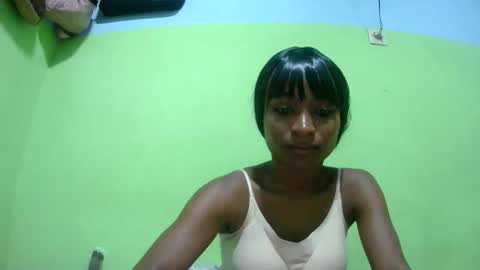 Snapshot of francine925426 chatting on February 17, 8:11 am francine925426 online show from February 17, 8:11 am