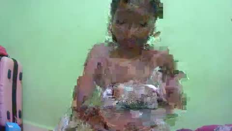 Snapshot of francine925426 chatting on February 21, 11:28 pm francine925426 online show from February 21, 11:28 pm