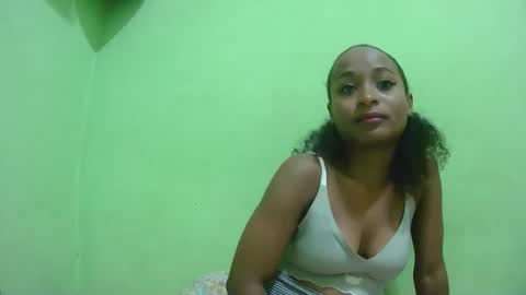 Snapshot of francine925426 chatting on March 13, 7:20 pm francine925426 online show from March 13, 7:20 pm