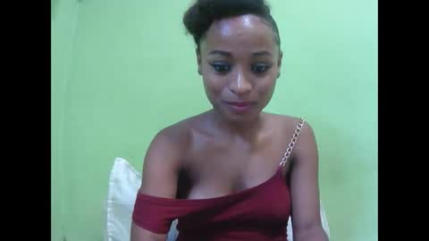 Snapshot of francine925426 chatting on March 16, 12:42 pm francine925426 online show from March 16, 12:42 pm