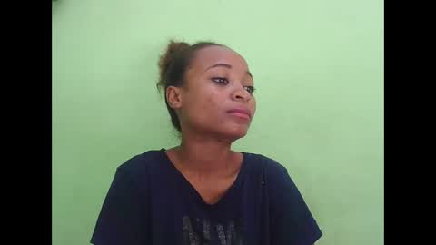 Snapshot of francine925426 chatting on March 17, 5:44 am francine925426 online show from March 17, 5:44 am