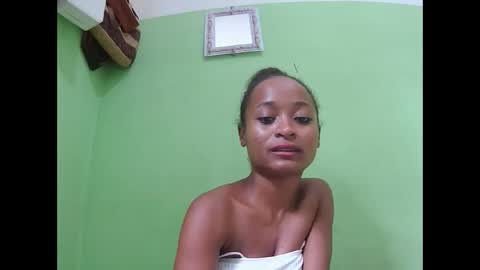 Snapshot of francine925426 chatting on March 18, 7:33 am francine925426 online show from March 18, 7:33 am