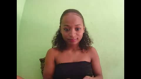 Snapshot of francine925426 chatting on April 1, 4:46 am francine925426 online show from April 1, 4:46 am