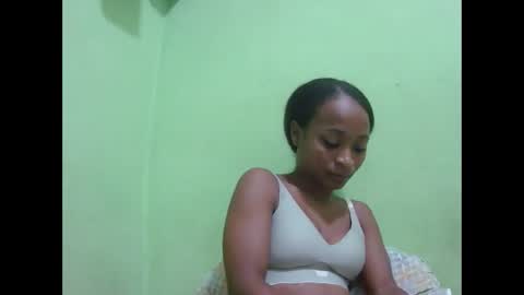 Snapshot of francine925426 chatting on April 5, 7:55 pm francine925426 online show from April 5, 7:55 pm