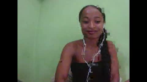 Snapshot of francine925426 chatting on April 12, 4:28 am francine925426 online show from April 12, 4:28 am