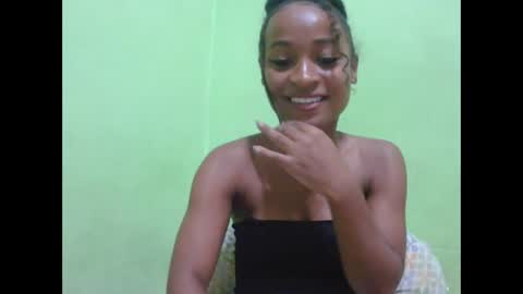 Snapshot of francine925426 chatting on April 14, 9:10 pm francine925426 online show from April 14, 9:10 pm