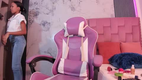 Laura online show from November 28, 7:38 pm