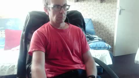 Snapshot of franck143544 chatting on October 2, 8:10 am franck143544 online show from October 2, 8:10 am