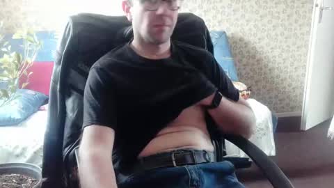 Snapshot of franck143544 chatting on February 10, 9:46 am franck143544 online show from February 10, 9:46 am