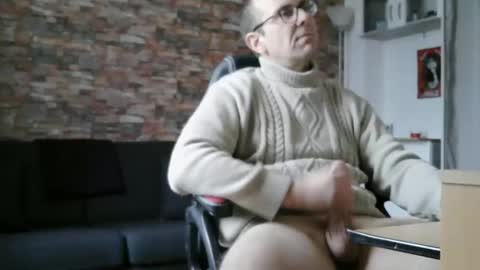 Snapshot of franck143544 chatting on February 19, 2:57 pm franck143544 online show from February 19, 2:57 pm