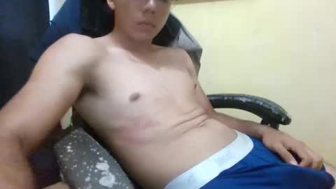 Snapshot of frank_04102597 chatting on June 6, 12:38 am frank_04102597 online show from June 6, 12:38 am