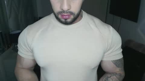 frank_foxx1 online show from October 31, 2:23 am