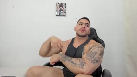 Snapshot of frank_foxx1 chatting on February 11, 3:00 am frank_foxx1 online show from February 11, 3:00 am