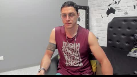 Snapshot of frank_millers chatting on November 12, 12:11 am Frank online show from November 12, 12:11 am