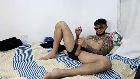 frankdanielsmolano online show from May 18, 4:07 am