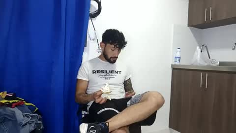 Snapshot of frankdanielsmolano chatting on June 5, 2:29 am frankdanielsmolano online show from June 5, 2:29 am