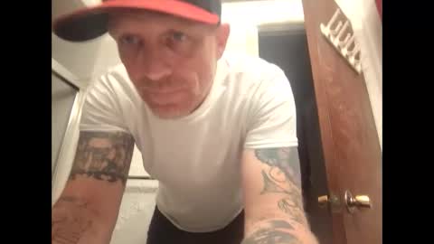 Snapshot of frankieblueeyes4u chatting on April 18, 9:35 am Famous Blue Eyes online show from April 18, 9:35 am