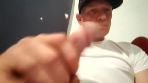 Snapshot of frankieblueeyes4u chatting on April 26, 4:32 am Famous Blue Eyes online show from April 26, 4:32 am