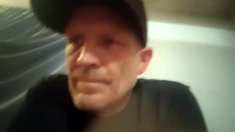 Snapshot of frankieblueeyes4u chatting on May 4, 3:13 am Famous Blue Eyes online show from May 4, 3:13 am
