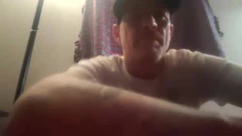 Snapshot of frankieblueeyes4u chatting on May 10, 11:26 am Famous Blue Eyes online show from May 10, 11:26 am