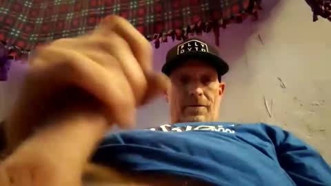 Snapshot of frankieblueeyes4u chatting on May 10, 11:32 pm Famous Blue Eyes online show from May 10, 11:32 pm