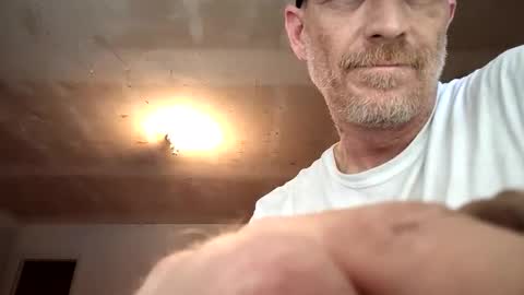 Snapshot of frankieblueeyes4u chatting on May 17, 11:12 pm Famous Blue Eyes online show from May 17, 11:12 pm