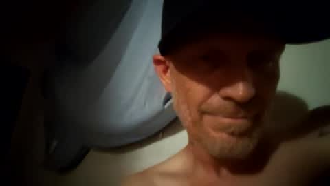 Snapshot of frankieblueeyes4u chatting on June 18, 8:14 am Famous Blue Eyes online show from June 18, 8:14 am