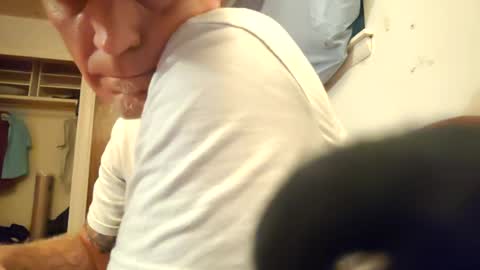 Snapshot of frankieblueeyes4u chatting on June 22, 8:22 am Famous Blue Eyes online show from June 22, 8:22 am