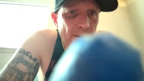 Snapshot of frankieblueeyes4u chatting on June 30, 2:18 pm Famous Blue Eyes online show from June 30, 2:18 pm