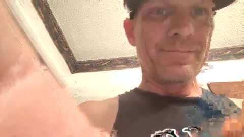 Snapshot of frankieblueeyes4u chatting on August 1, 9:30 am Famous Blue Eyes online show from August 1, 9:30 am