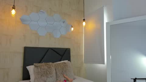 Snapshot of fransheska_mon chatting on February 19, 5:27 pm Fransheska online show from February 19, 5:27 pm