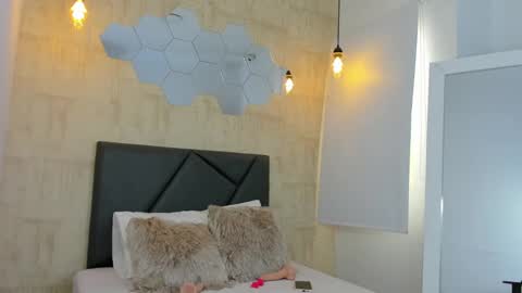 Snapshot of fransheska_mon chatting on February 27, 10:20 pm Fransheska online show from February 27, 10:20 pm