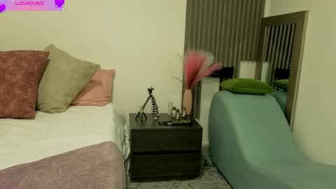 Snapshot of fransheskarossi_ chatting on June 4, 11:27 am Fransheska online show from June 4, 11:27 am