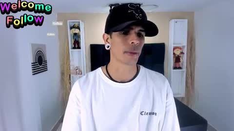 Snapshot of franvill_trato chatting on October 10, 7:46 pm Franvill trato online show from October 10, 7:46 pm