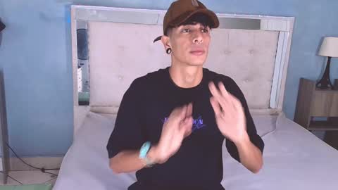 Snapshot of franvill_trato chatting on October 18, 12:17 pm Franvill trato online show from October 18, 12:17 pm