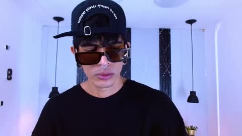 Snapshot of franvill_trato chatting on March 5, 7:21 pm Franvill trato online show from March 5, 7:21 pm