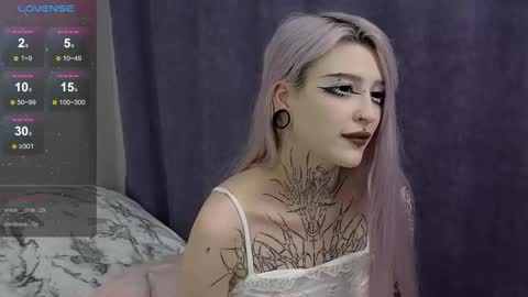 Snapshot of fraulein_mooon chatting on December 14, 12:55 am Asya UwU online show from December 14, 12:55 am