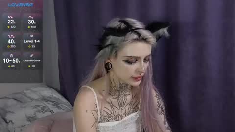 Snapshot of fraulein_mooon chatting on December 15, 5:56 am Asya UwU online show from December 15, 5:56 am