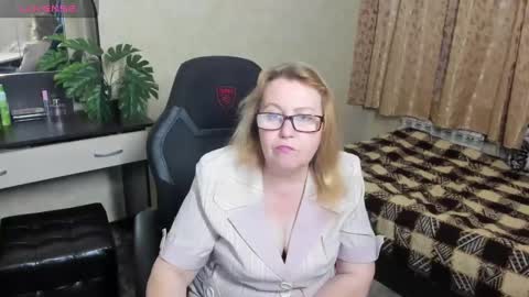 Snapshot of fraumartha chatting on December 20, 1:33 pm FrauMartha online show from December 20, 1:33 pm