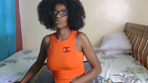 Nessa-Independent model online show from December 14, 1:59 pm
