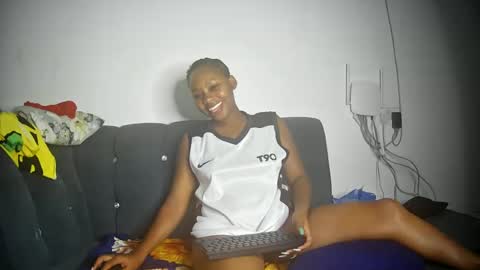 Snapshot of freaky216738 chatting on January 23, 10:32 am freakyLucy online show from January 23, 10:32 am